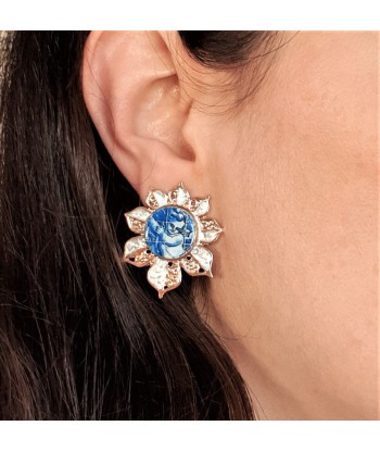 ANGEL - Gold Angel Blue Tile Flower Earrings est présent 